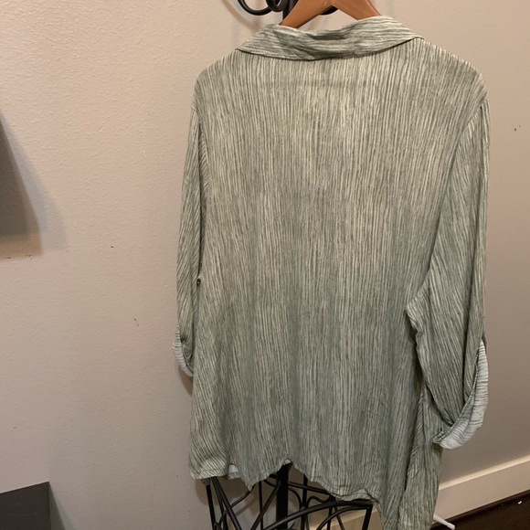 NWT Fred David 2X green blouse with front buttons - Picture 6 of 10